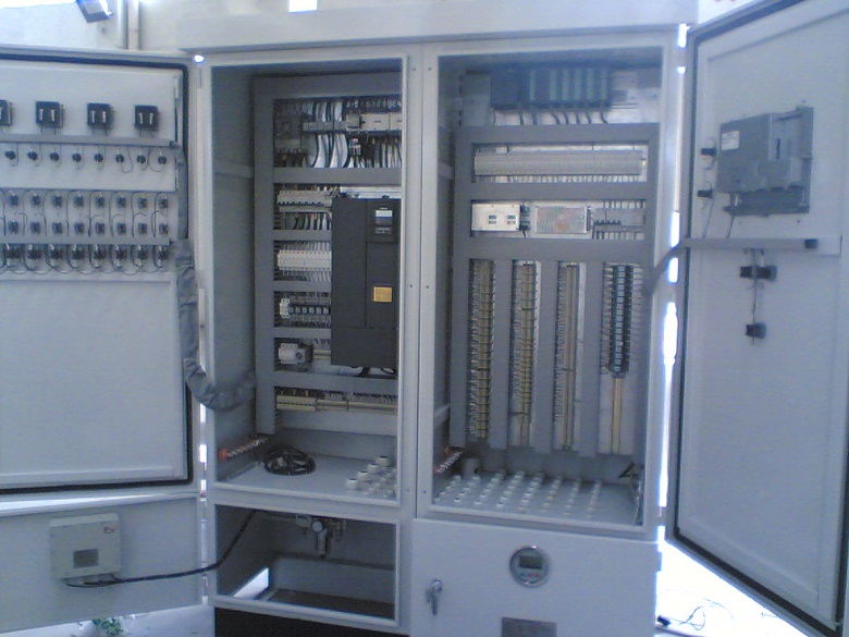 石家莊配電柜,河北配電柜,石家莊變頻柜,石家莊PLC控制柜 石家莊配電柜,河北配電柜,石家莊變頻柜,石家莊PLC控制柜