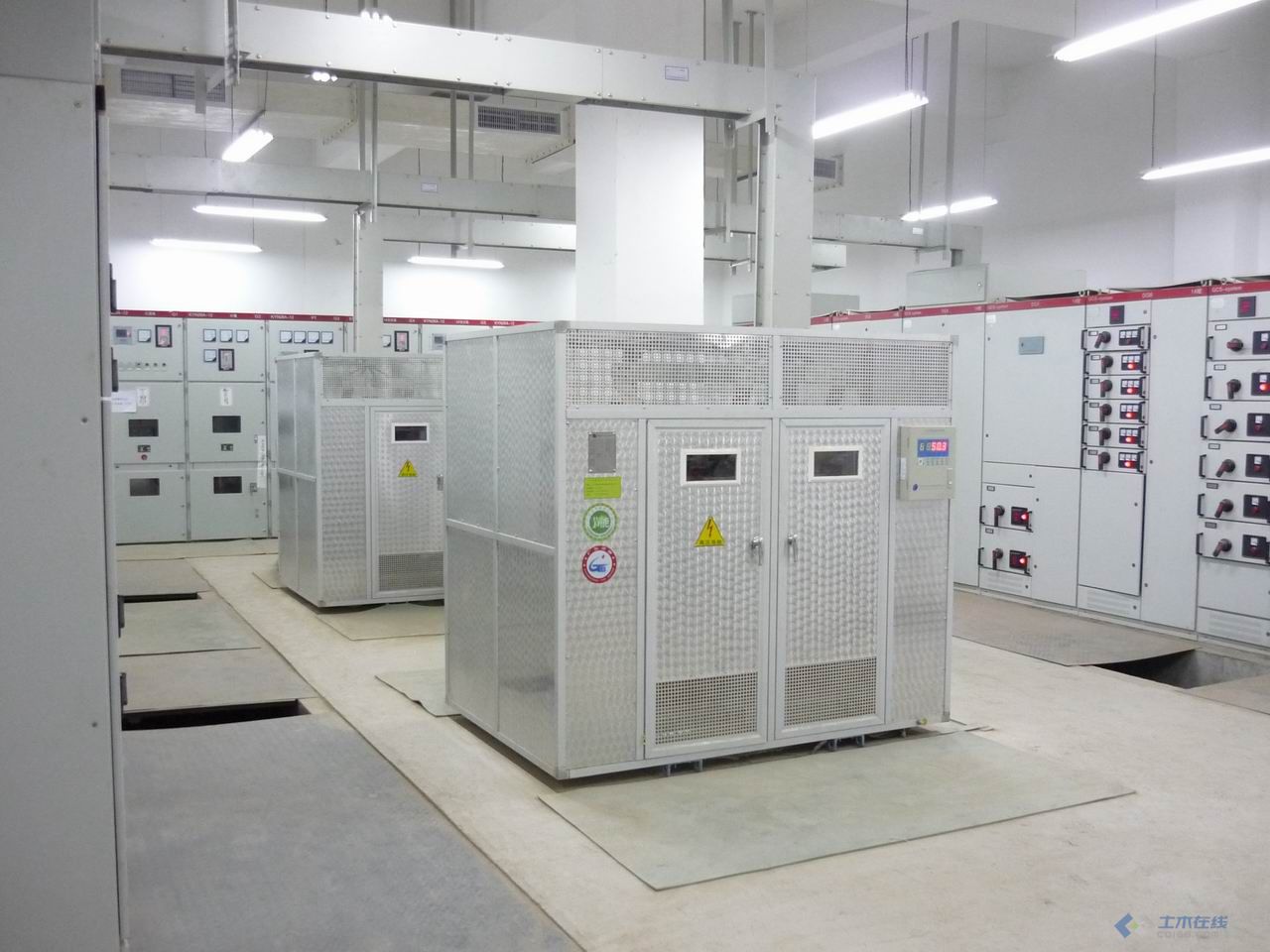 石家莊配電柜,河北配電柜,石家莊變頻柜,石家莊PLC控制柜 石家莊配電柜,河北配電柜,石家莊變頻柜,石家莊PLC控制柜