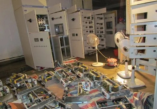 石家莊配電柜,河北配電柜,石家莊變頻柜,石家莊PLC控制柜 石家莊配電柜,河北配電柜,石家莊變頻柜,石家莊PLC控制柜