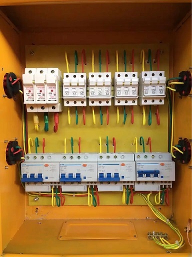 臨時(shí)配電箱內(nèi)部接線 臨時(shí)配電箱內(nèi)部接線