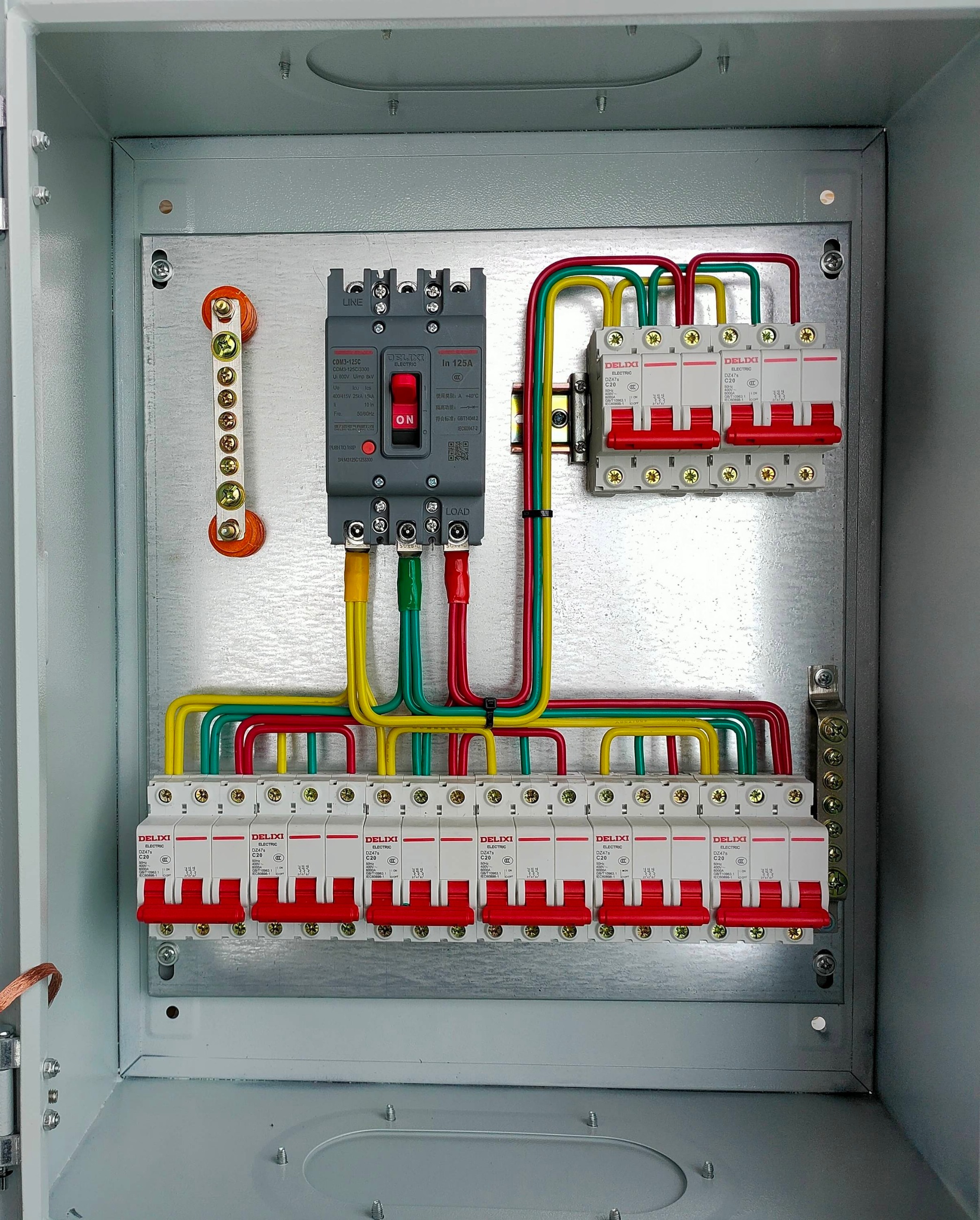 石家莊配電柜,河北配電柜,石家莊變頻柜,石家莊PLC控制柜 石家莊配電柜,河北配電柜,石家莊變頻柜,石家莊PLC控制柜